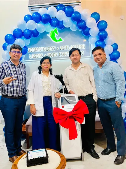 Celebrating the arrival of our latest HIFU device with my team. This technology allows us to provide powerful, non-invasive facelifting and body contouring results for our patients.