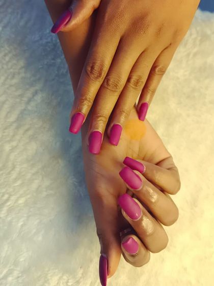 These gorgeous matte purple nails are so striking. The matte finish gives the color a deep, velvety look that is very sophisticated.