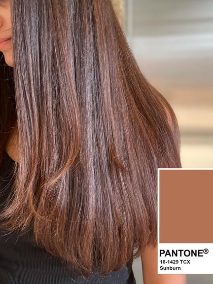 This Sunburn shade, inspired by Pantone, is a beautiful coppery brown that gives a warm, sun-kissed effect without any bleach.