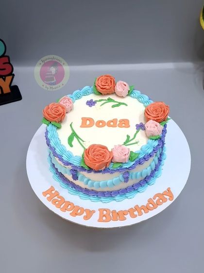 Another view of the floral vintage cake, showcasing the intricate piping work.