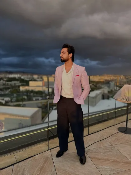 The dramatic clouds over Barcelona add to the mood. I'm always ready to adapt to the environment and use it to create a memorable atmosphere.