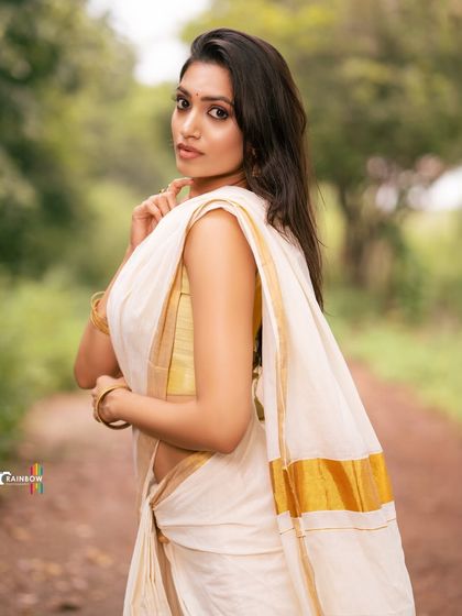 The classic elegance of a Kerala Kasavu saree. I shot this outdoors to capture the simple beauty of the white and gold fabric against a natural, earthy backdrop.
