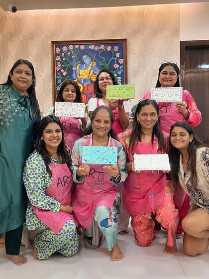 A daughter surprised her mother for her 60th birthday with a Lippan art party for her squad. They created beautiful, customized key holders, making for a truly special celebration.