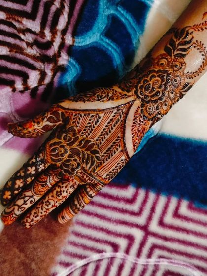 Ramadan Mubarak. A beautiful design to start the holy month, with intricate patterns on the back of the hand.