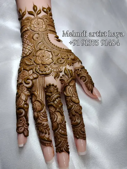 A different angle of the rose and grid design, showing the detail on the side of the hand and thumb.