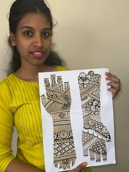 This student's work showcases her mastery of both floral and geometric patterns, a key skill for any professional mehandi artist.