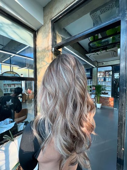 The final look of the multi-tonal ash blonde, catching the sunlight to reveal its complex and beautiful shades.