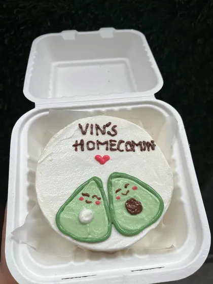 A cute avocado-themed bento cake for a happy homecoming. Our doodle cakes are perfect for celebrating all of life's small and happy moments.