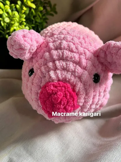 This adorable pink pig is made from super soft chunky yarn. Its simple, round shape makes it a perfect, squishy friend.