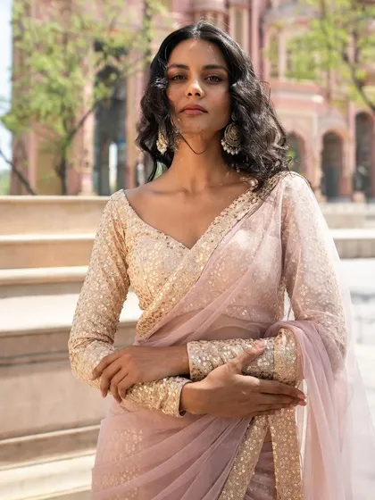 Like a gentle breeze on a cool sunny morning. This refreshing pale peach pre-stitched saree will flutter beautifully in the wind and stay perfectly wrapped.