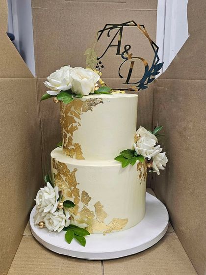 Elegant Wedding & Engagement Cakes photo 16