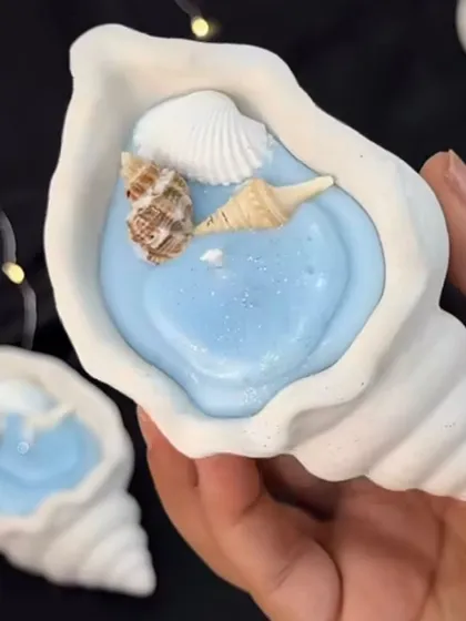 This unique shell-shaped resin tray is a beautiful example of what you can create. In my resin art workshops, we explore different molds and techniques to make pieces like this.