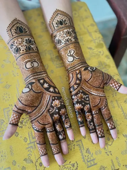 Another look at this lovely engagement mehendi. The combination of personal symbols and traditional lotus and peacock motifs makes it truly special.