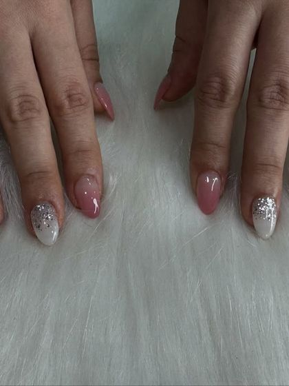 The full two-hand view of the pink ombré and silver glitter set, perfect for any occasion.