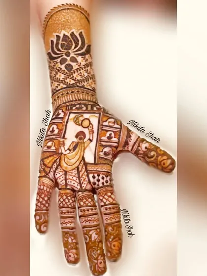 A lovely Karwa Chauth design featuring a woman performing the rituals. This style is perfect for those who want a traditional and devotional theme for the festival.