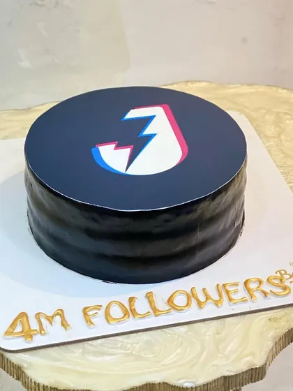 A sleek and simple corporate cake to celebrate 4 million followers for the Josh app. I can create cakes with any company logo for your corporate events.