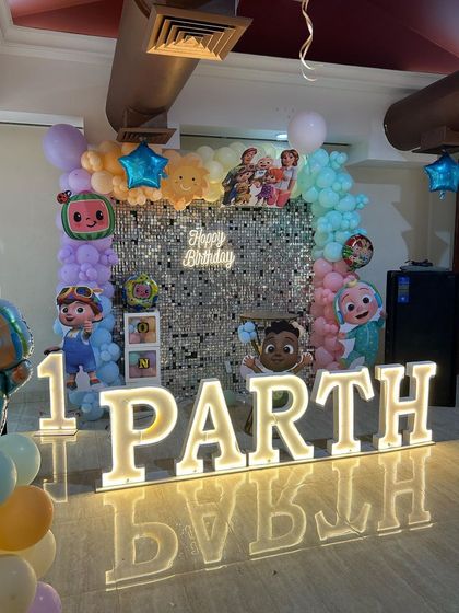 The light-up name 'PARTH' was a central feature of this Cocomelon party, creating a personalized and memorable photo opportunity.