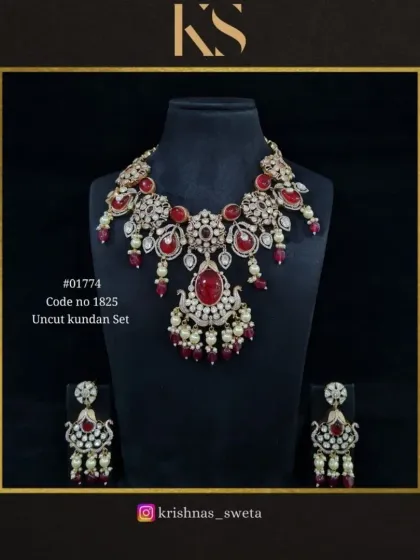 The classic ruby red version of our uncut Kundan set. This is a bold and beautiful choice that is perfect for a traditional bridal look.