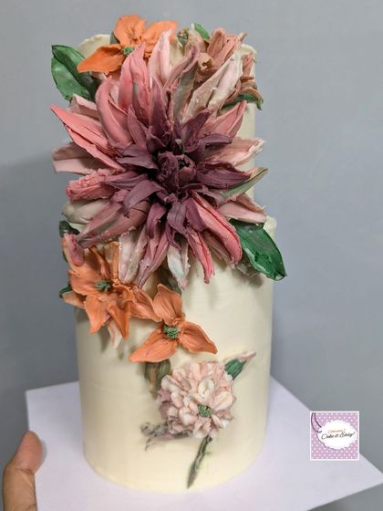 I recently attended a workshop to learn how to sculpt flowers with chocolate cream. It was a challenge at first, but I loved learning this new palette-knife technique.