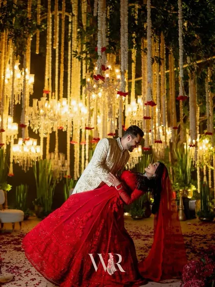 There are moments that feel like poetry, and the varmala is one of them. I designed this setting with a celestial shower of fragrant mogra strings and chandeliers, creating a sacred and breathtaking backdrop for the couple to exchange garlands and begin their forever.