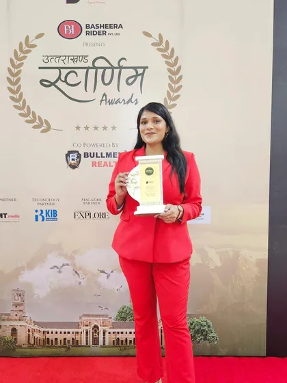 Posing with my 'Anchor of the Year' award. It was an honor to receive this in my home state of Uttarakhand and to celebrate with my family, who have been my biggest supporters from the very beginning.