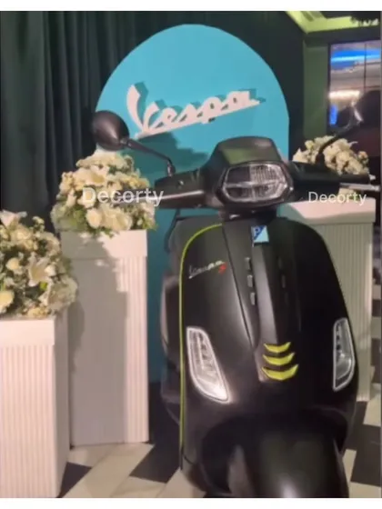 For this Vespa launch, I created a clean and striking display for the new scooter model. The circular branded backdrop and classic white floral arrangements ensure the product itself remains the focus.