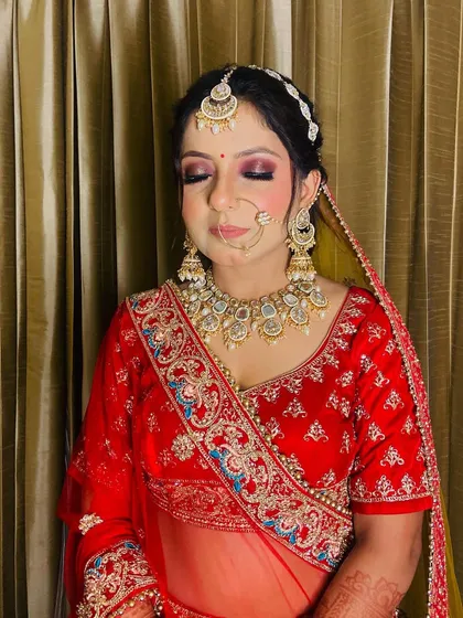 A close-up of the eye makeup for this bridal look. The blend of shimmer and matte eyeshadows creates depth and makes the eyes stand out beautifully.