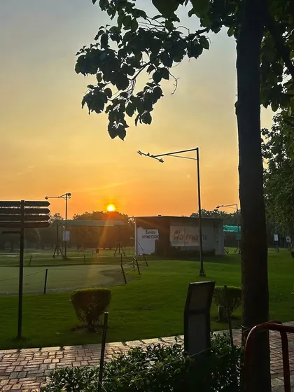 A stunning sunset over the putting green and Fitting Studio, a perfect end to a day of golf.