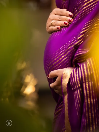 An artistic close-up celebrating the baby bump. I use creative angles and natural light to create intimate and timeless maternity portraits like this one.
