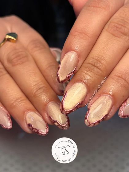 A similar concept with a neutral cat-eye base and a wavy, abstract red chrome outline. This is a great example of creative and artistic nail design.