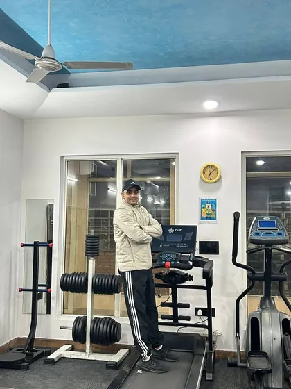 Posing on the treadmill.