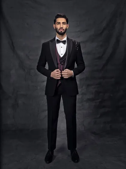 Beautifully curated kut dana work on this black suit adds a touch of sparkle and makes it the right fit for this wedding season.