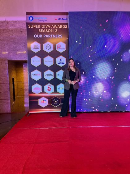 Standing proudly on the red carpet at the Super Diva Awards. My presence at such events helps me advocate for the importance of nutrition and self care in professional environments.
