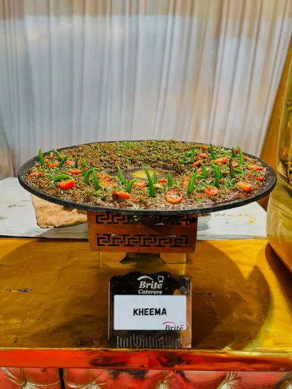 The finished Kheema, beautifully presented on a large tawa, ready to be served with soft Lamba Pav. A perfect example of my interactive food stations.