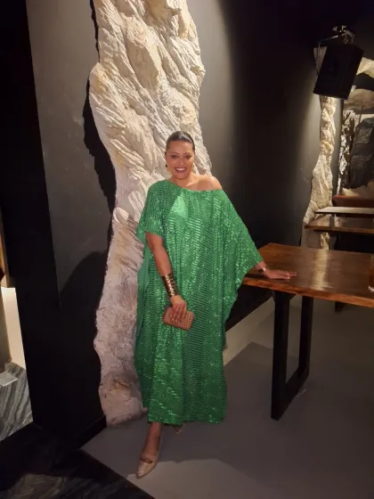 Born to shine. This green sequin kaftan is a showstopper, perfect for a glamorous evening at a resort or a beach party.