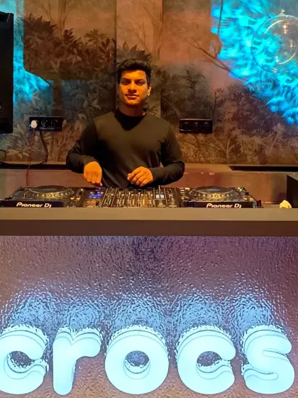 Spinning for a major brand launch event for Crocs. I have extensive experience with corporate events, providing the right music and atmosphere for product launches and company parties.