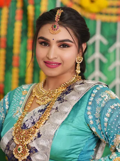 This bride has paired a vibrant blue and green saree with a traditional gold guttapusalu haram. I love helping clients mix and match.