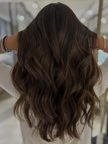 This is a perfect example of a first-time hair color that doesn't require bleach. I used a three-tone blend with back-to-back foils to create subtle dimension and richness, all while protecting the hair with a Fibreplex treatment.