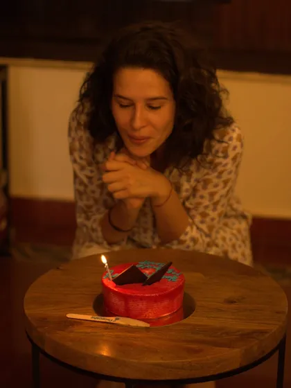 We love celebrating special moments with our guests. Here, our guest from Brazil, Paola, makes a wish as she celebrates her birthday with us, surrounded by new friends from her wellness journey.