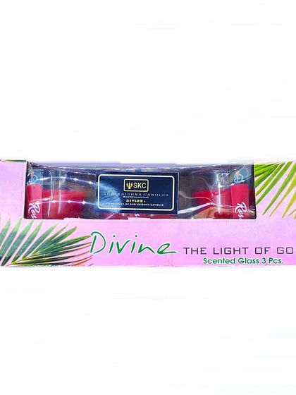 This is the gift pack for my set of three rose-scented glass candles. The packaging makes it a convenient and attractive option for birthdays, anniversaries, or thank you gifts.