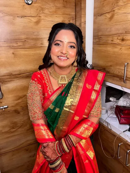 The bride's happy smile says it all. This full-shot captures her complete engagement look, from the glowing makeup to the traditional saree and jewelry, ready for her Sakharpuda.