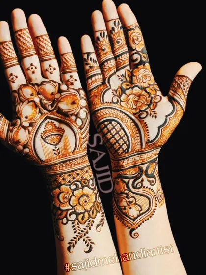 This Indo-Arabic mehandi style uses negative space to make the floral and vine patterns stand out. It's an elegant choice for someone who wants a design that is both detailed and modern.