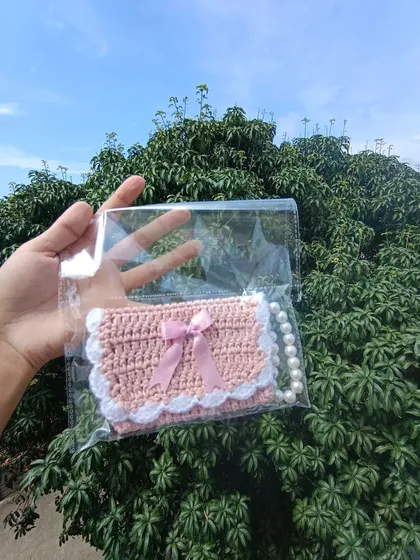 A single pink pocket purse in its packaging, highlighting the beautiful details and professional presentation.