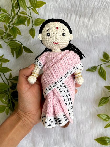 A closer look at the family replica dolls. I learned about the traditional Mekhela Sador attire to create the mother's outfit, which was a wonderful experience. Each doll is crafted with individual care and attention.