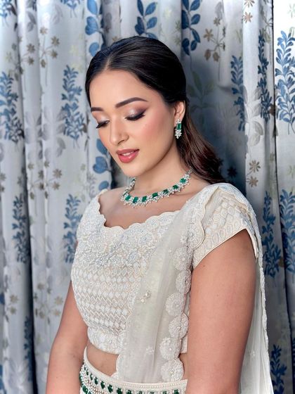 Another angle of the glamorous eye makeup.