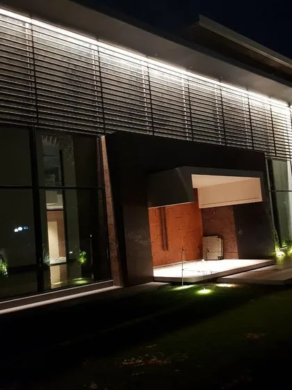 The lighting for the residence of the CEO of Lally Motors. The design uses subtle ground-level uplighting and a continuous wash of light along the top of the facade to create an understated yet powerful effect on the modern structure.