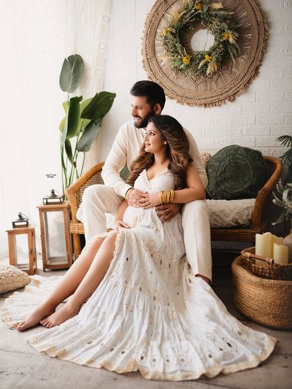 This image showcases a complete bohemian-themed set design. I'll teach you how to combine textures, plants, and props to create a cohesive and inviting scene for a couple's shoot.