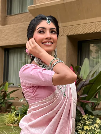 A dreamy bridal look in the softest glow. This pastel pink South Indian look is all about clean elegance and effortless charm, proving simple details can be unforgettable.