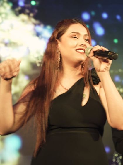A candid moment of joy while performing for a luxury event. I'm truly grateful to be a singer and share these moments with my favorite musicians.