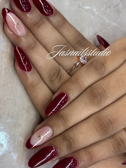Another shot of the beautiful maroon party nails. They look so chic and polished.